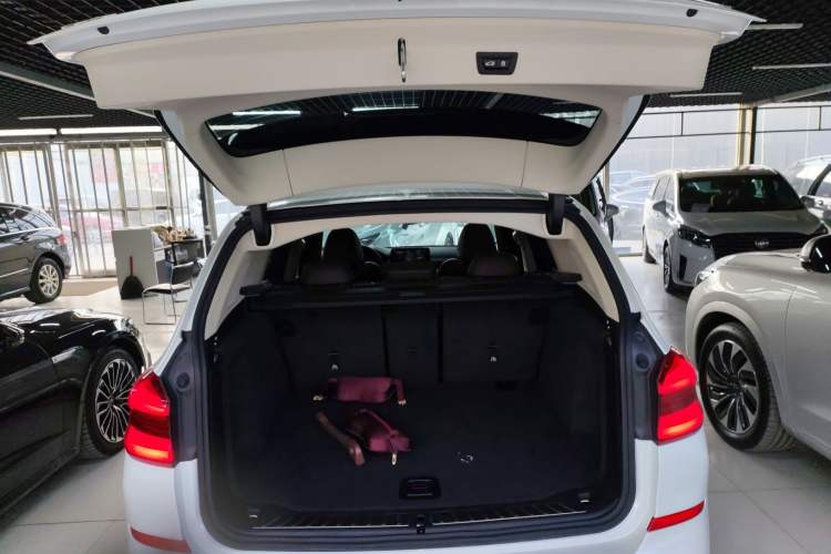 Used BMW X3 2019 xDrive30i Leading Model M Sport Package Trunk