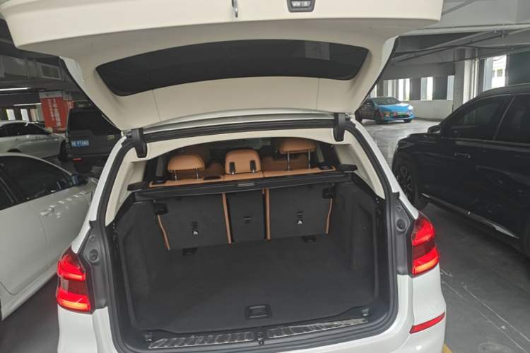 Used BMW X3 2019 xDrive28i Luxury Package Trunk