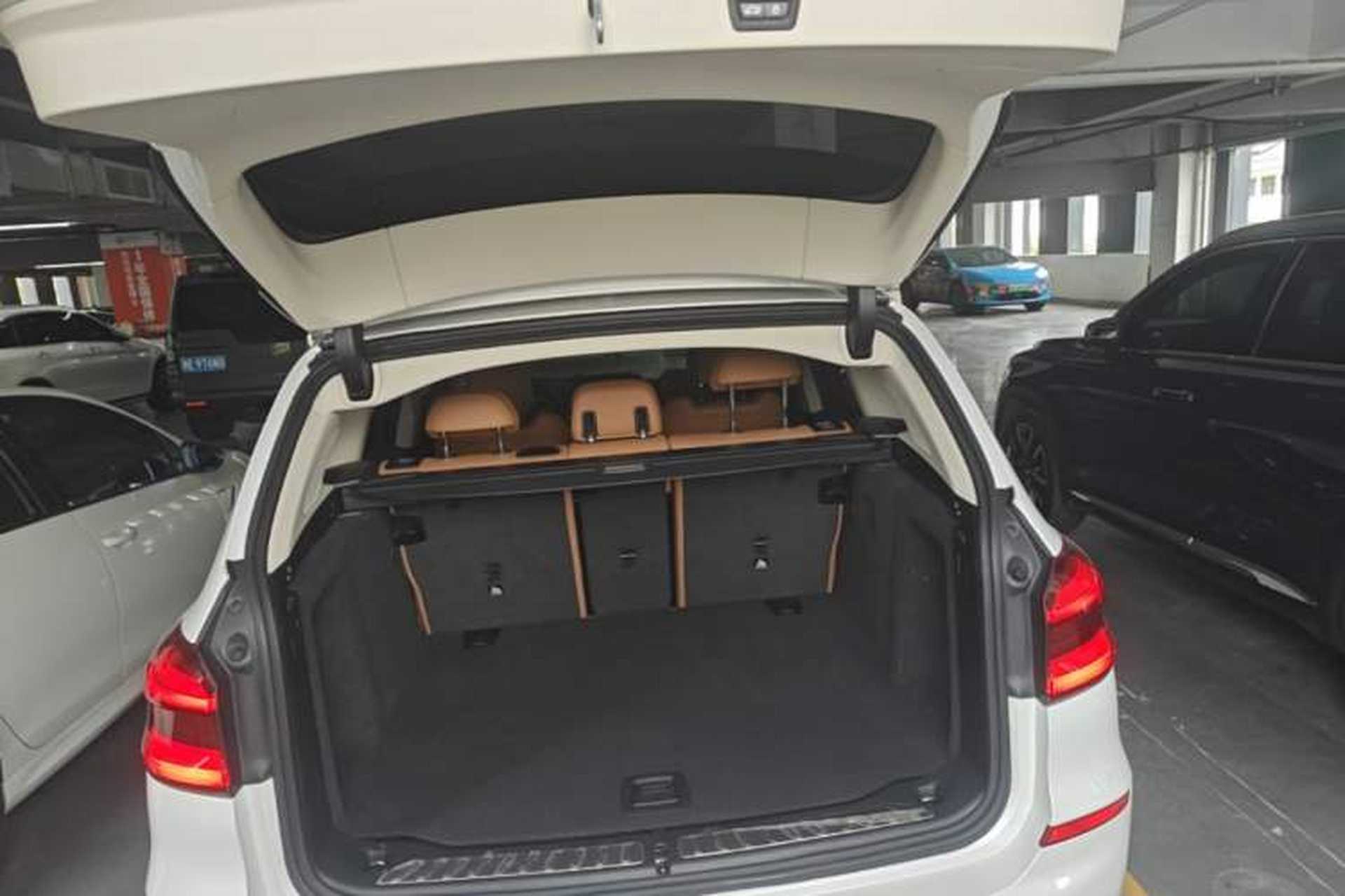 Used BMW X3 2019 xDrive28i Luxury Package Trunk