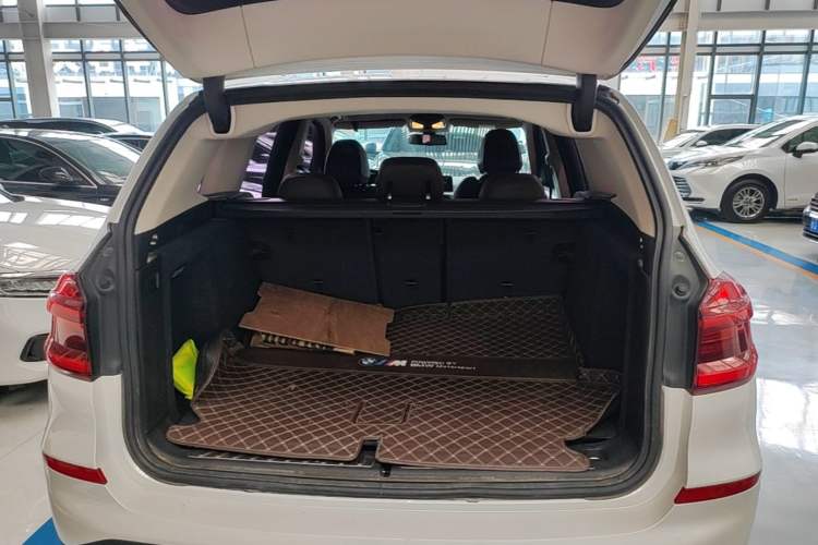 Used BMW X3 2019 xDrive28i Luxury Package Trunk