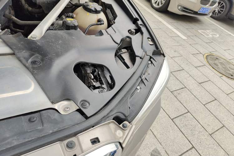 Used BMW X3 2019 xDrive28i Luxury Package Engine Bay Left