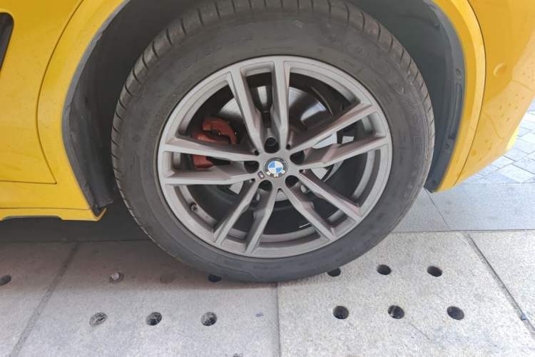 Used BMW X3 2019 xDrive30i Leading Model M Sport Package Right Front Wheel Hub
