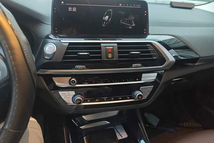 Used BMW X3 2020 xDrive25i Luxury Package Audio And AC Panel