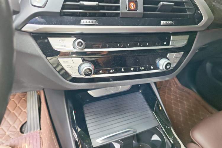 Used BMW X3 2020 xDrive30i Luxury Model with M Sport Package Audio And AC Panel