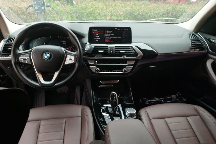 Used BMW X3 2020 xDrive25i Luxury Package Center Console
