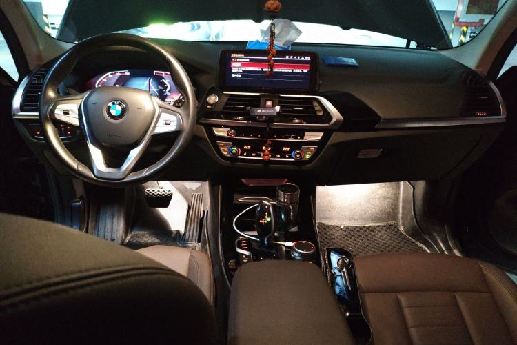 Used BMW X3 2020 xDrive25i Luxury Package Center Console
