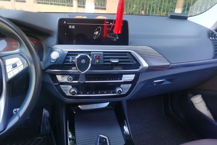 Used BMW X3 2020 xDrive28i Luxury Package Center Console