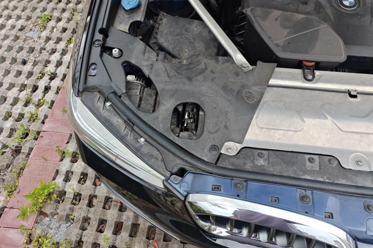 Used BMW X3 2020 xDrive28i Luxury Package Engine Bay Right