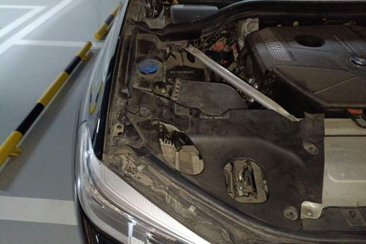 Used BMW X3 2020 xDrive28i Luxury Package Engine Bay Right
