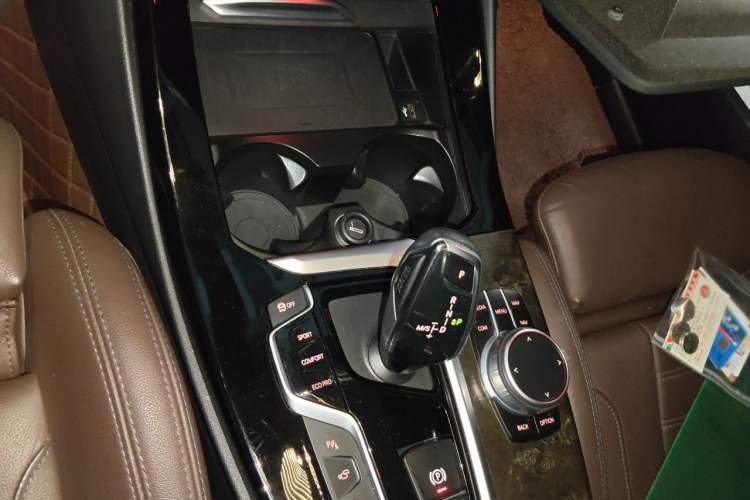 Used BMW X3 2020 xDrive30i Luxury Model with M Sport Package Gear Lever