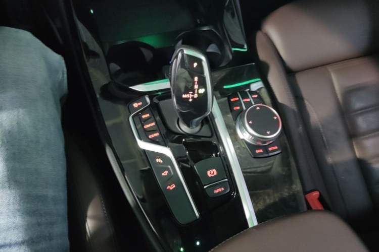 Used BMW X3 2020 xDrive30i Luxury Model with M Sport Package Gear Lever