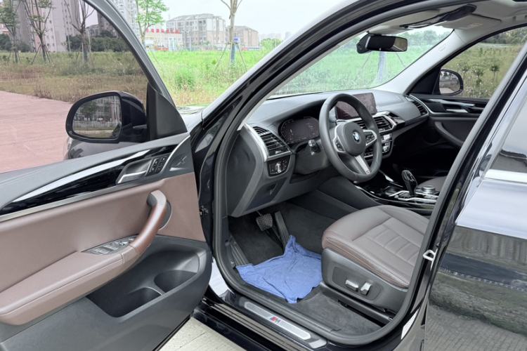 Used BMW X3 2020 xDrive25i M Sport Package Interior 1