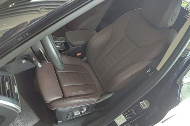 Used BMW X3 2020 xDrive30i Luxury Model with M Sport Package Left Front Seat