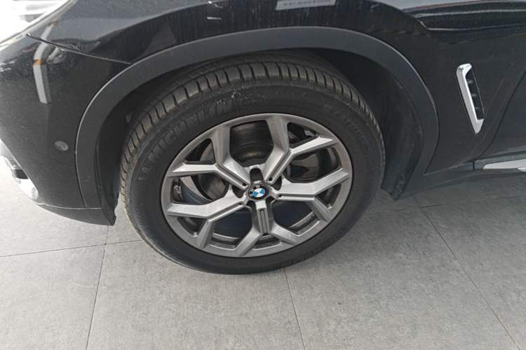 Used BMW X3 2020 xDrive28i Luxury Package Left Front Wheel Hub