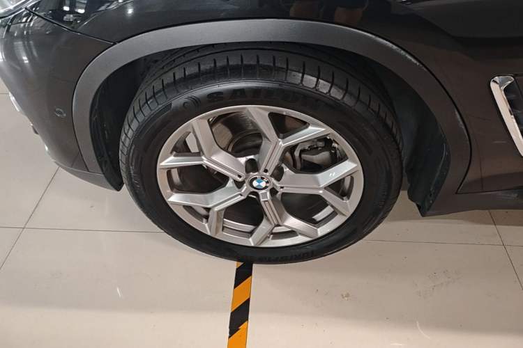 Used BMW X3 2020 xDrive28i Luxury Package Left Front Wheel Hub