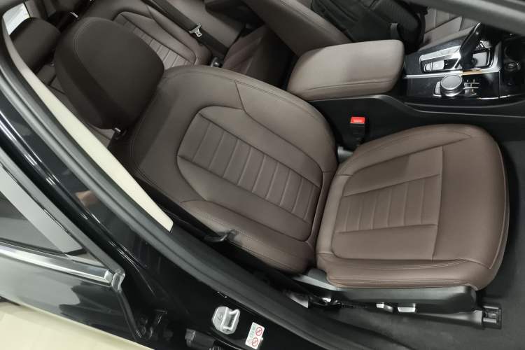 Used BMW X3 2020 xDrive25i Luxury Package Right Front Seat