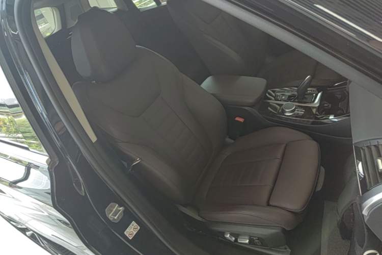 Used BMW X3 2020 xDrive30i Luxury Model with M Sport Package Right Front Seat