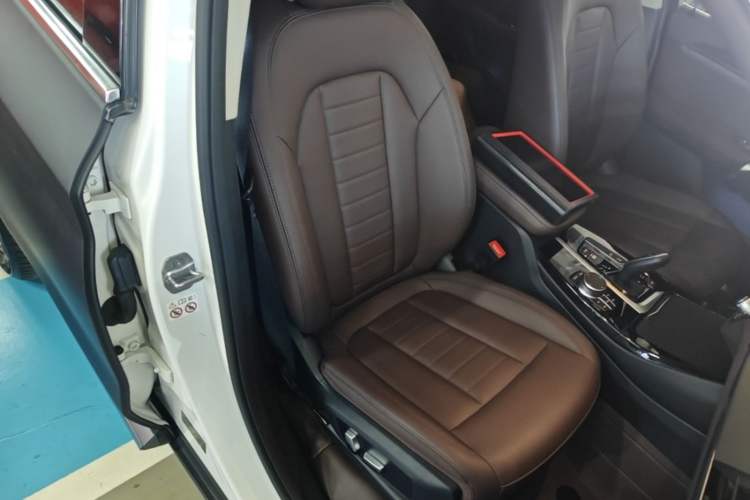Used BMW X3 2020 xDrive25i Luxury Package Right Front Seat