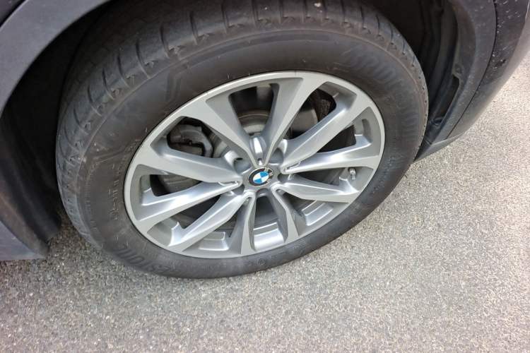 Used BMW X3 2020 xDrive25i Luxury Package Right Front Wheel Hub