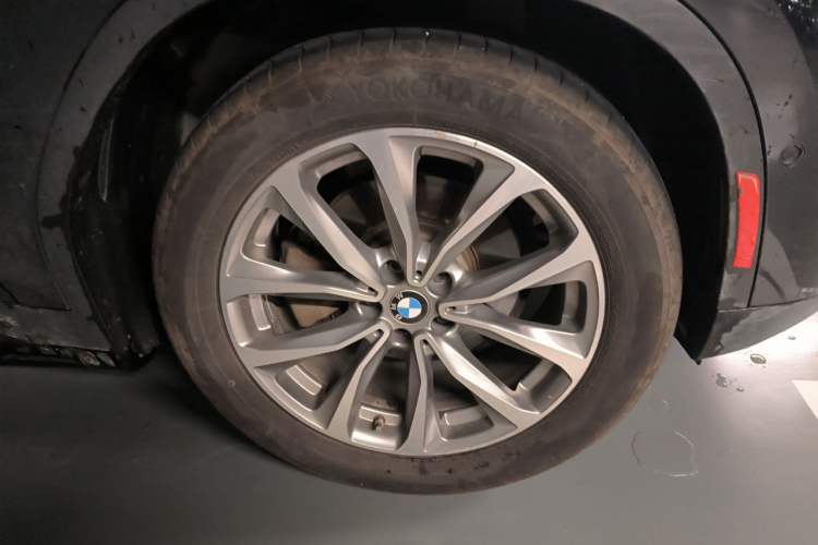 Used BMW X3 2020 xDrive25i Luxury Package Right Front Wheel Hub