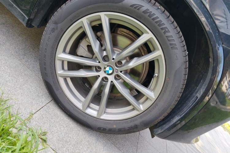 Used BMW X3 2020 xDrive25i M Sport Package Right Front Wheel Hub