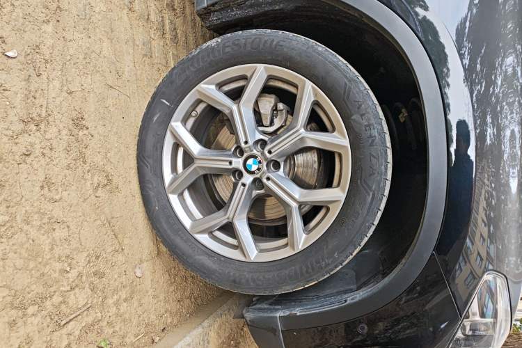 Used BMW X3 2020 xDrive28i Luxury Package Right Front Wheel Hub