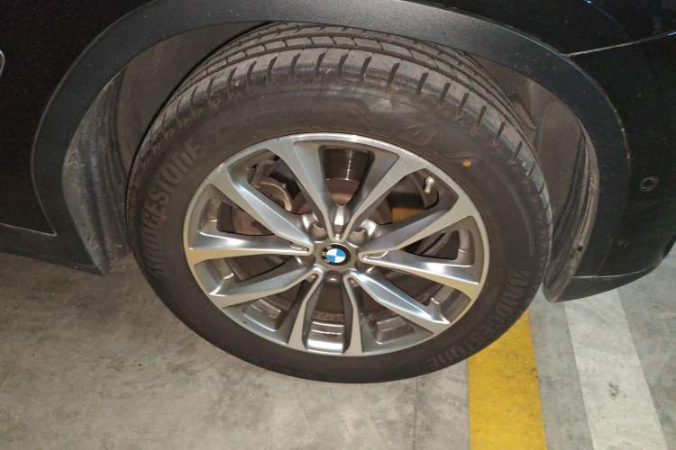 Used BMW X3 2020 xDrive25i Luxury Package Right Front Wheel Hub