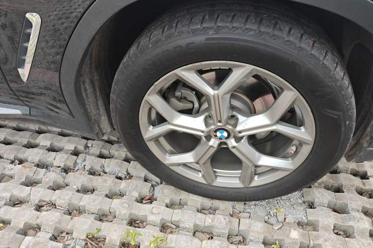 Used BMW X3 2020 xDrive28i Luxury Package Right Front Wheel Hub