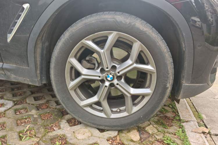 Used BMW X3 2020 xDrive28i Luxury Package Right Front Wheel Hub