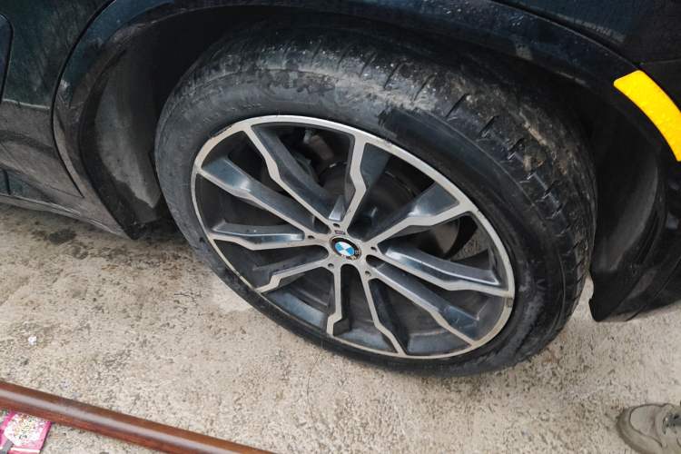 Used BMW X3 2020 xDrive30i Luxury Model with M Sport Package Right Front Wheel Hub