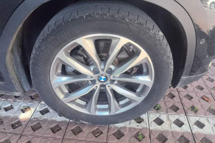 Used BMW X3 2020 xDrive25i Luxury Package Right Front Wheel Hub
