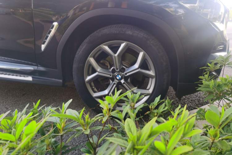 Used BMW X3 2020 xDrive28i Luxury Package Right Front Wheel Hub