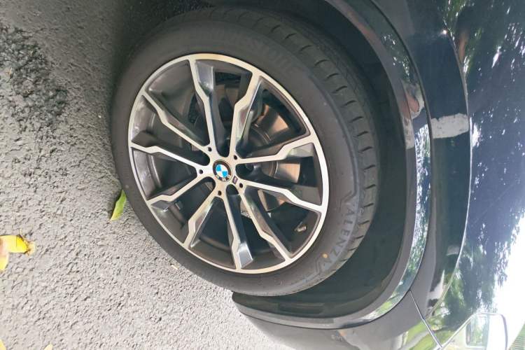 Used BMW X3 2020 xDrive30i Luxury Model with M Sport Package Right Front Wheel Hub