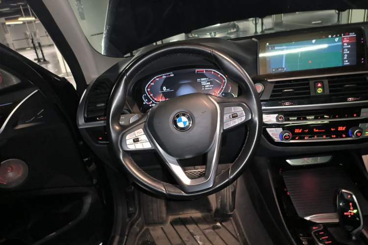 Used BMW X3 2020 xDrive25i Luxury Package Steering Wheel
