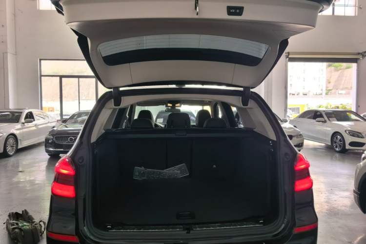 Used BMW X3 2020 xDrive28i Luxury Package Trunk