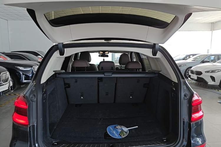 Used BMW X3 2020 xDrive28i Luxury Package Trunk