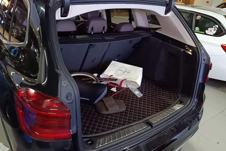 Used BMW X3 2020 xDrive25i Luxury Package Trunk
