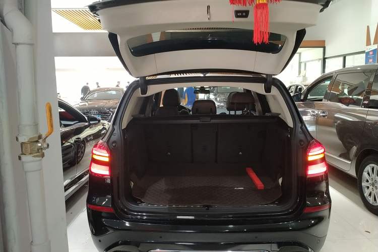 Used BMW X3 2020 xDrive28i Luxury Package Trunk