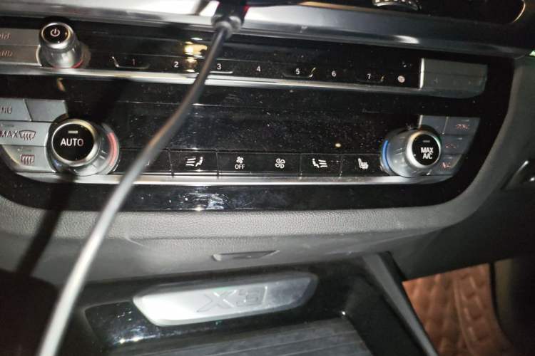 Used BMW X3 2020 xDrive28i Luxury Package Audio And AC Panel