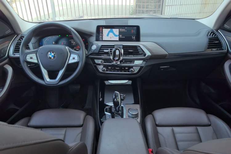 Used BMW X3 2020 xDrive28i Luxury Package Center Console