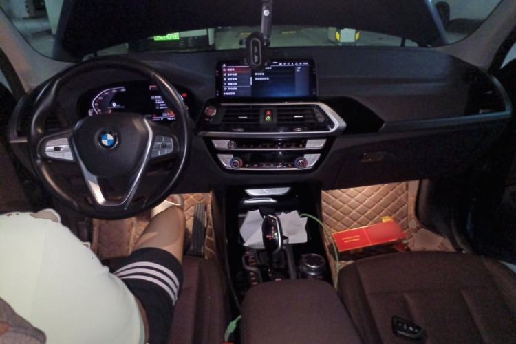 Used BMW X3 2020 xDrive25i Luxury Package Center Console