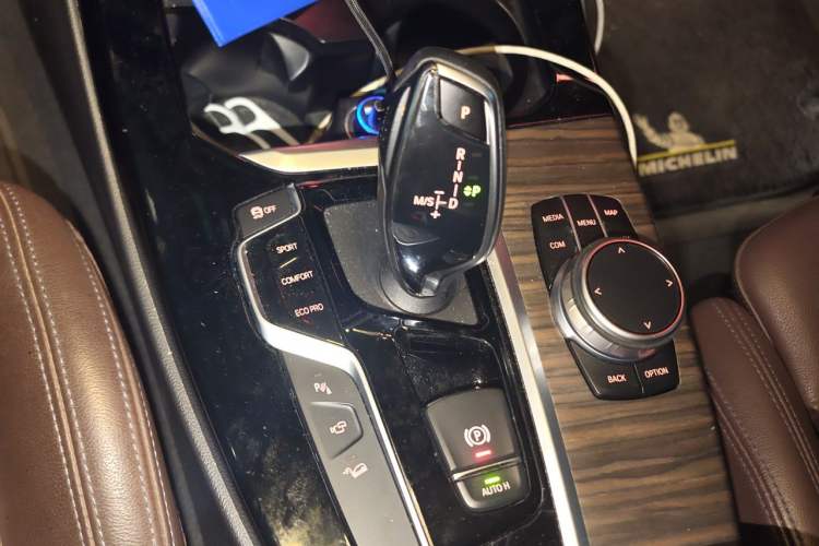 Used BMW X3 2020 xDrive30i Luxury Model with M Sport Package Gear Lever