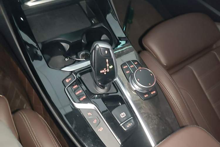 Used BMW X3 2020 xDrive30i Luxury Model with M Sport Package Gear Lever