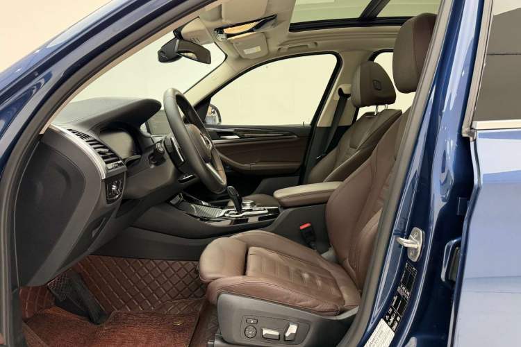 Used BMW X3 2020 xDrive30i Luxury Model with M Sport Package Interior 4