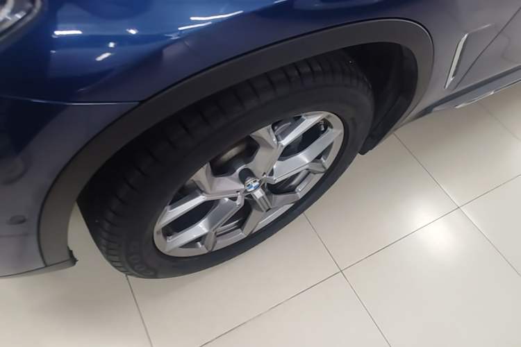 Used BMW X3 2020 xDrive28i Luxury Package Left Front Wheel Hub