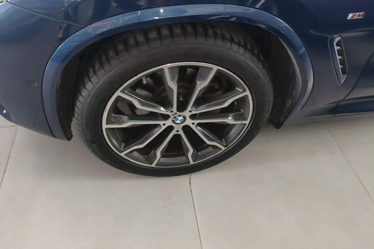 Used BMW X3 2020 xDrive30i Luxury Model with M Sport Package Left Front Wheel Hub