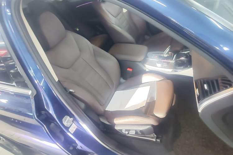 Used BMW X3 2020 xDrive28i Luxury Package Right Front Seat