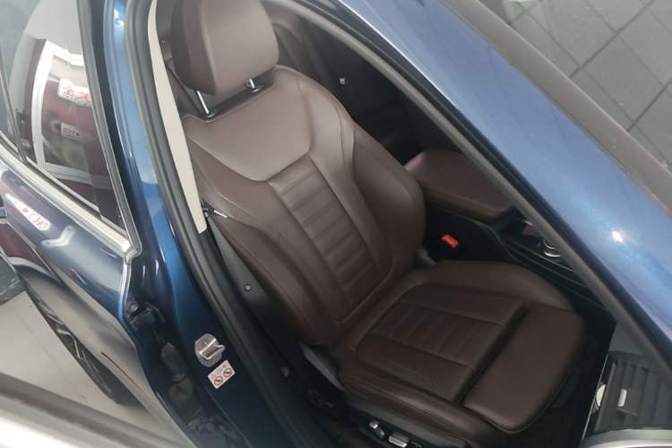 Used BMW X3 2020 xDrive30i Luxury Model with M Sport Package Right Front Seat