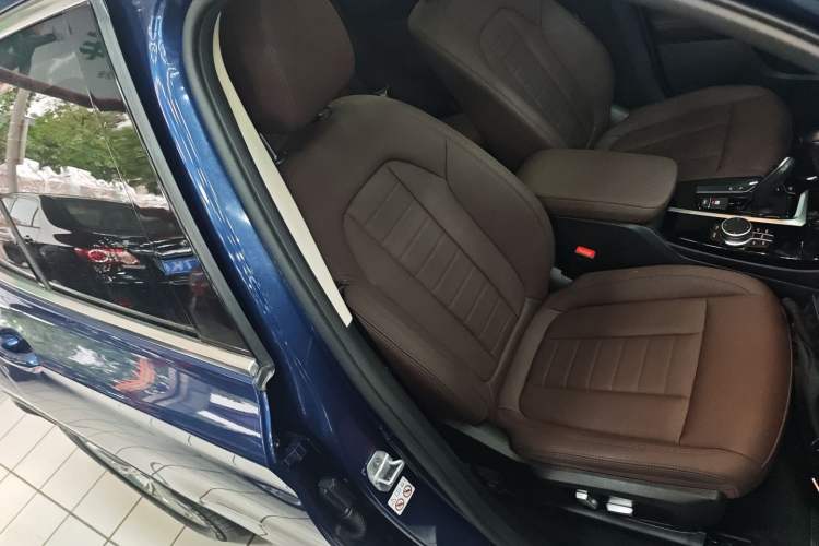 Used BMW X3 2020 xDrive25i Luxury Package Right Front Seat