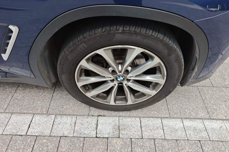 Used BMW X3 2020 xDrive25i Luxury Package Right Front Wheel Hub